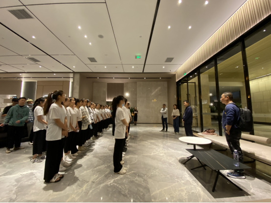 院领导赴柳州看望慰问舞蹈系演出师生